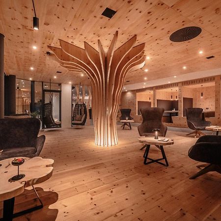Cristallo Sport & Wellness Hotel Levico Terme Buitenkant foto