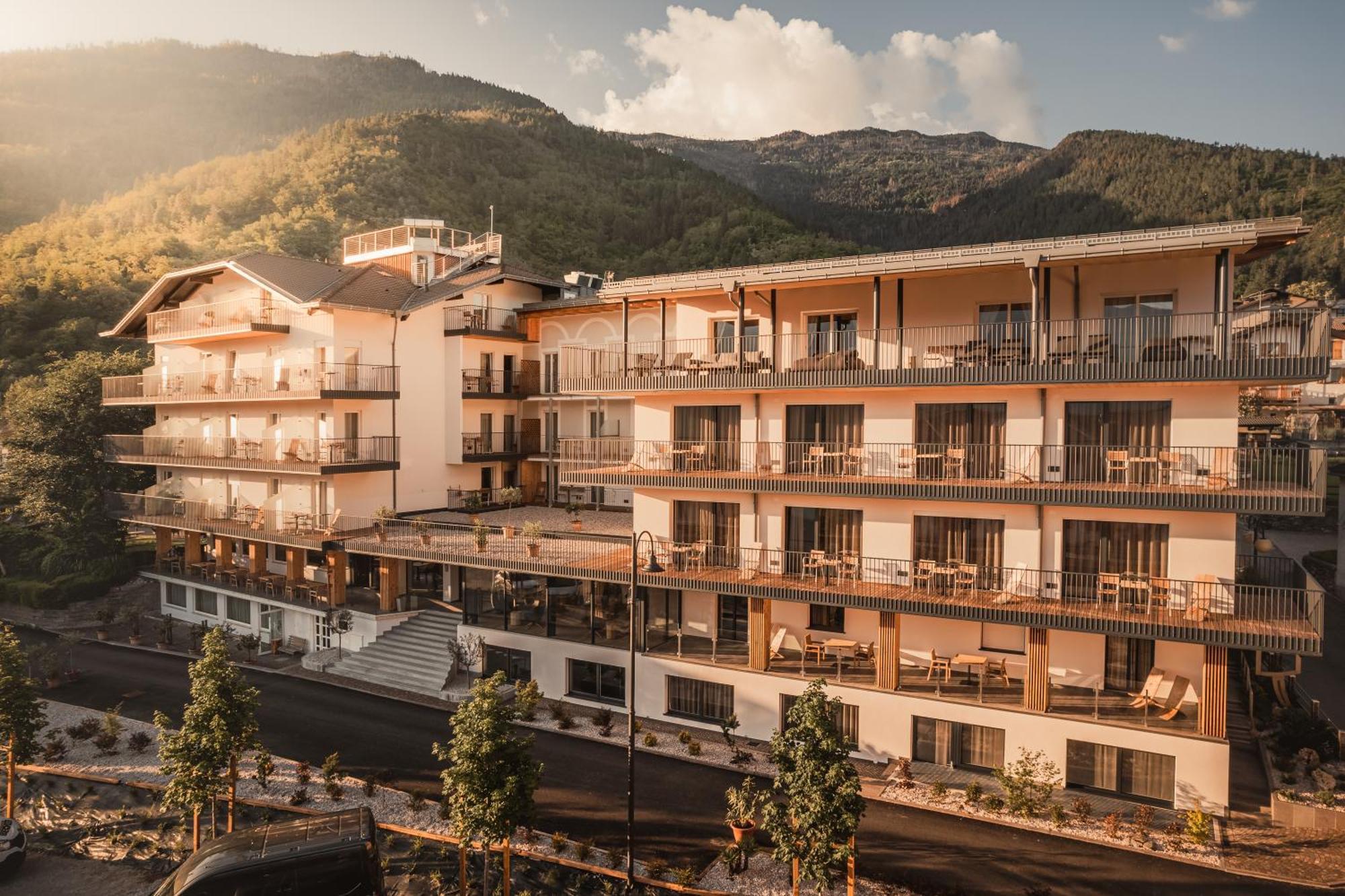 Cristallo Sport & Wellness Hotel Levico Terme Buitenkant foto