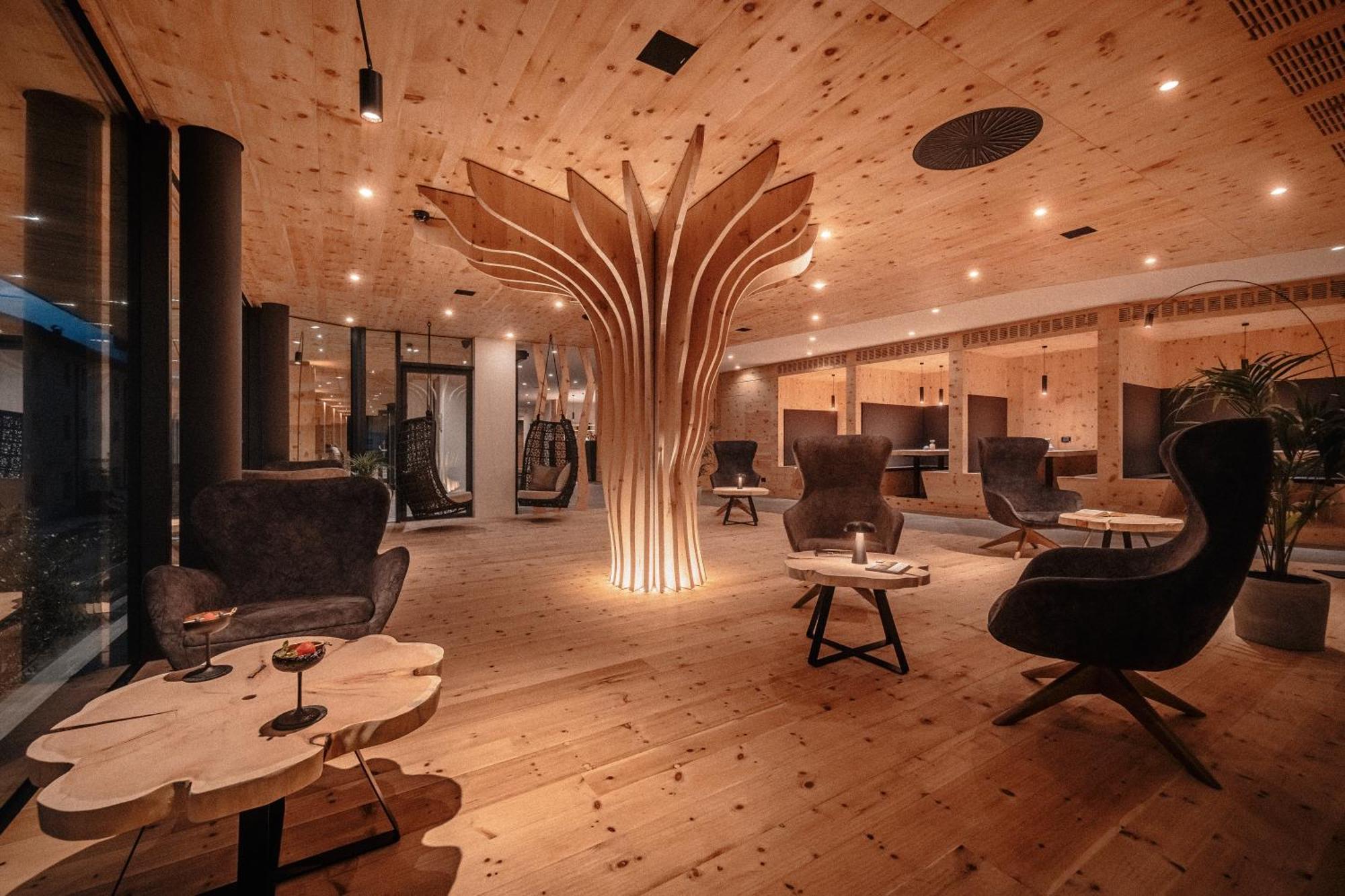 Cristallo Sport & Wellness Hotel Levico Terme Buitenkant foto